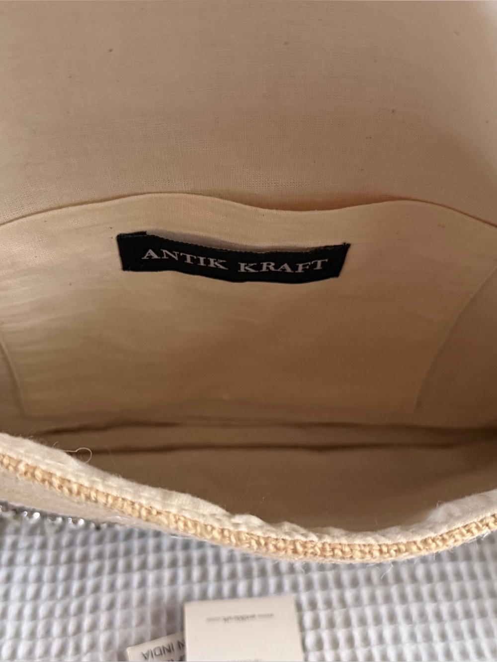 Antik Kraft Clutch is a bohemian-style crossbody bag - Picture 6 of 7